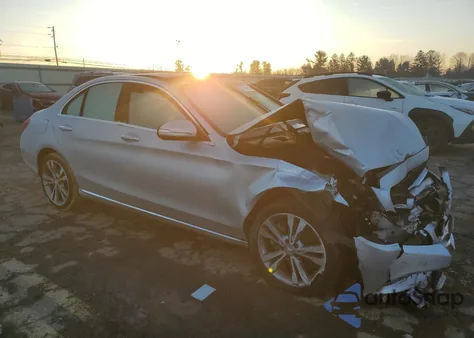 2015 Mercedes-Benz C 300 4Matic из США, поврежденный, VIN 55SWF4KB5FU027119